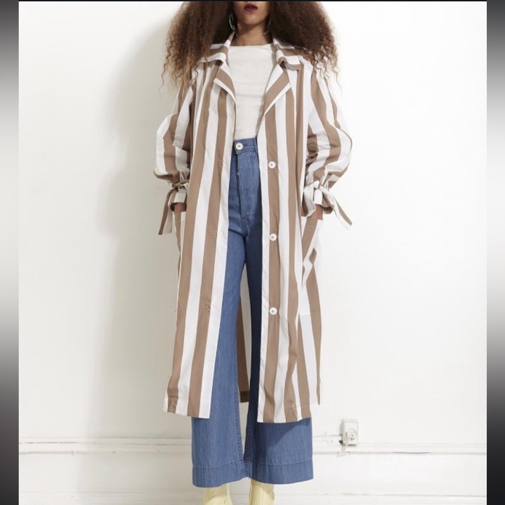 Mr Larkin Ahinaa Striped Tan and White light weight long coat. Size Medium